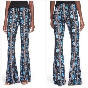 NWT h.i.p Nordstrom Bohemian Floral Print Flare Pants - Black and Blue Size XS